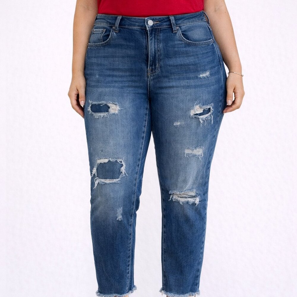 Maurices Distressed Ankle Jeans Size 32 / 14